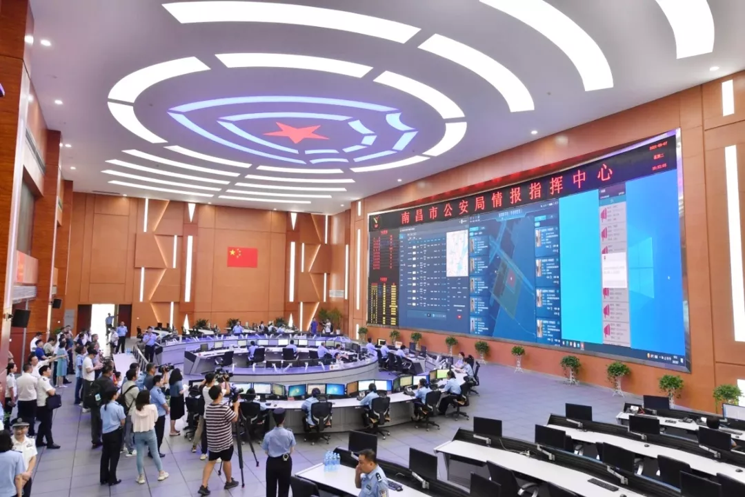 1642043044515913.png 2.媒体参观南昌市公安局新型警力护校园指挥中心.png